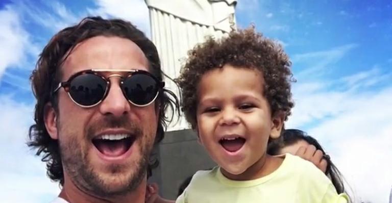 Igor Rickli abre o baú de fotos e celebra os 3 anos de Antônio