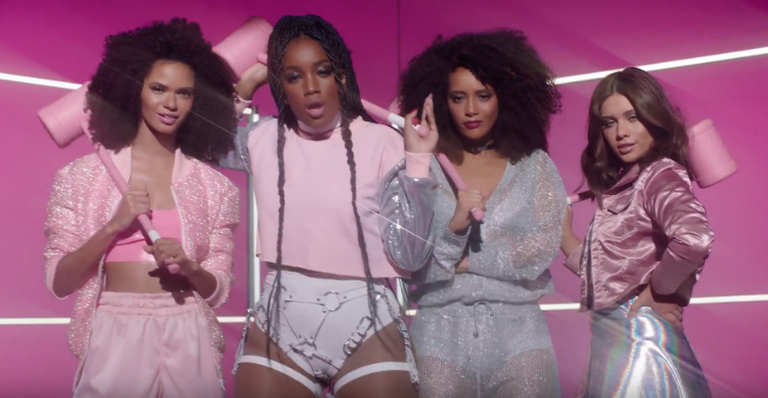 Iza grava clipe com a participação de Tais Araújo e Flavia Pavanelli
