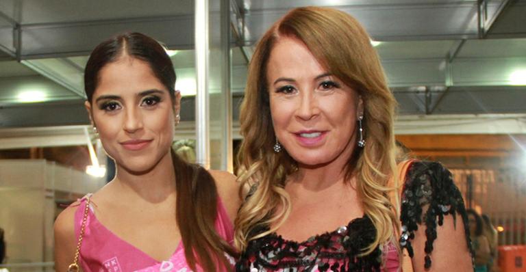 Zilu Camargo choca a filha com vestido curtinho: “Acabando com as pobres mortais”