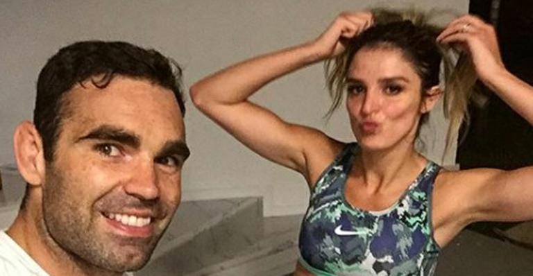 Rafa Brites exibe barriga saradíssima após a maternidade e choca personal: “Ser de outro planeta”