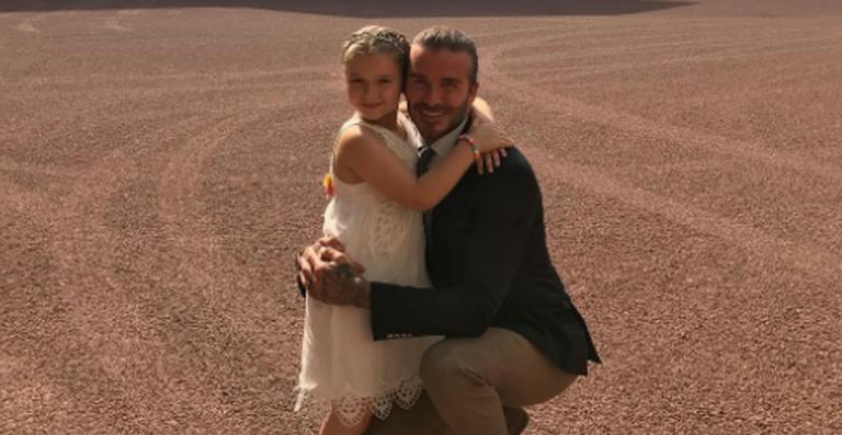 David Beckham dá aulas de futebol para a filha, Harper Seven