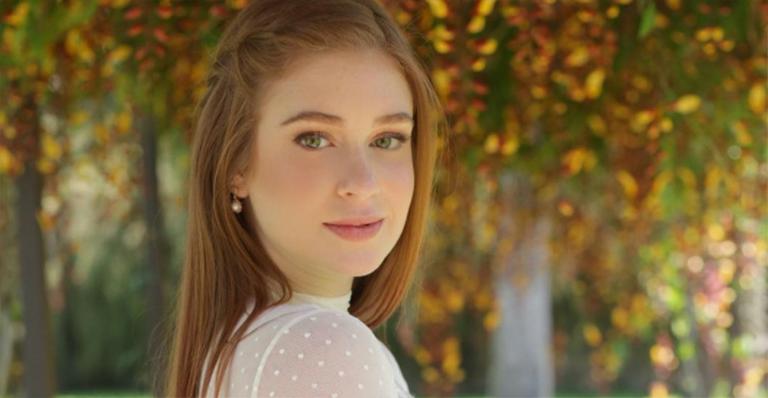 Marina Ruy Barbosa mostra kits que as madrinhas de seu casamento vão receber em almoço especial