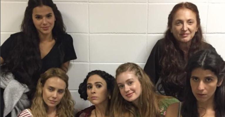 Novo visual? Marina Ruy Barbosa e Bruna Marquezine aparecem com extensões no cabelo em bastidores de nova novela