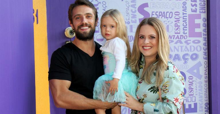 Rafael Cardoso celebra os 3 anos da filha, Aurora
