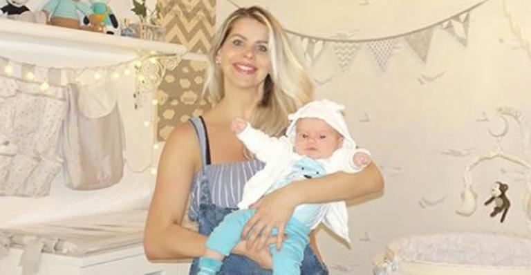 Após ganhar 20kg, Karina Bacchi revela quantos quilos já perdeu após o nascimento de Enrico