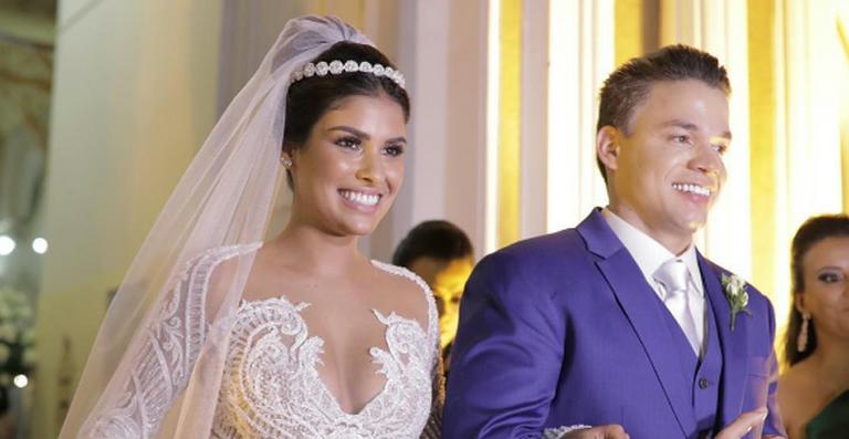 Ex-BBB Munik Nunes mostra detalhes de seu look de noiva