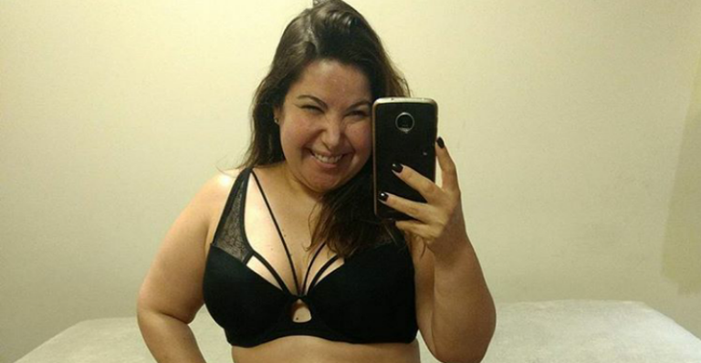 Mariana Xavier publica foto de lingerie e brinca: “Dose de realidade”