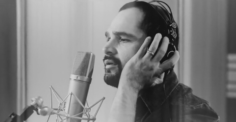 Luciano Camargo homenageia a eleita, Flávia, em ação do bem