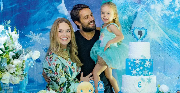 Tarde “congelante” para filha de Rafael Cardoso