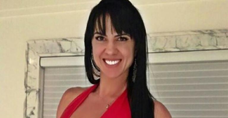 Graciele Lacerda deixa à mostra coxões e bumbum durinho com calça jeans colada ao corpo