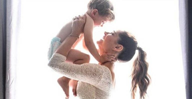 Fernanda Machado exibe barriga negativa e celebra maternidade: “Sou capaz de qualquer coisa nessa vida”