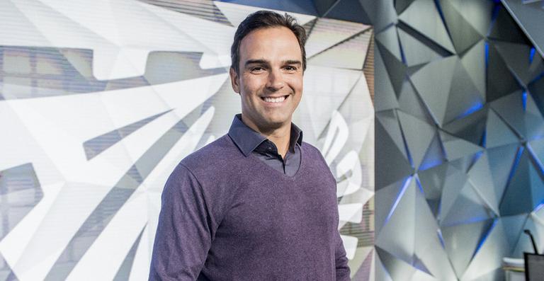 Tadeu Schmidt comemora seus 20 anos na Rede Globo