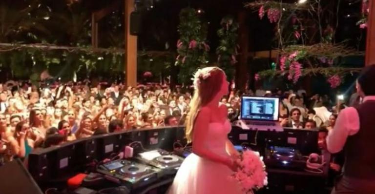 Saiba quem pegou o buquê de Marina Ruy Barbosa