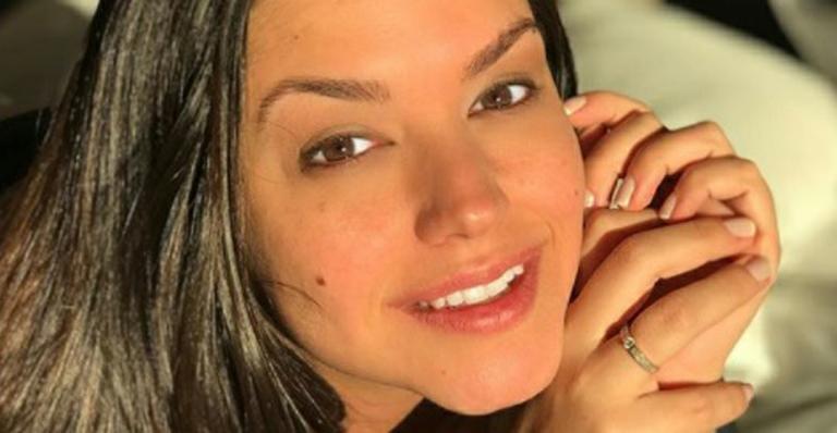 Thais Fersoza mostra buquê de flores: “Fiquei toda boba”