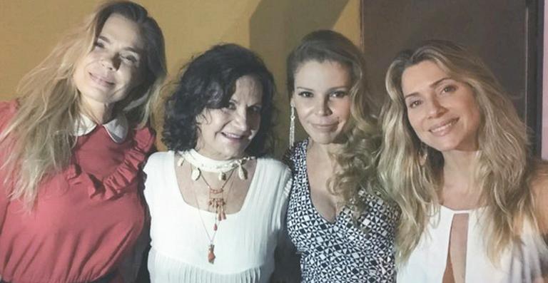 Rosamaria Murtinho recebe as amigas em exibição no Festival do Rio