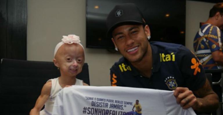 Neymar realiza sonho de fã com doença rara e emociona web