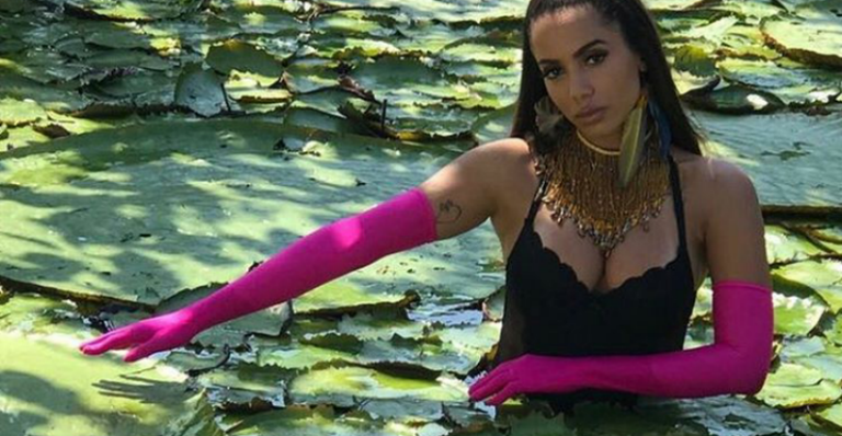 Anitta mostra erro de gravação de seu novo clipe: ‘Só uma quedinha’