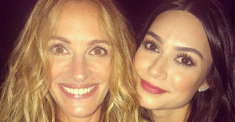 Thaila Ayala posa com Julia Roberts em Los Angeles
