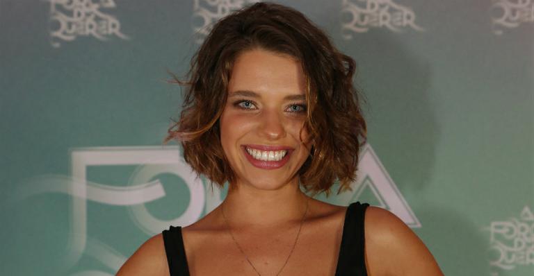 Bruna Linzmeyer mostra cenário de casamento: “Final feliz”