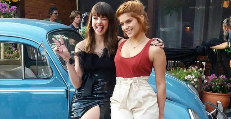 Isabella Santoni curte os bastidores de novo filme com Agatha Moreira