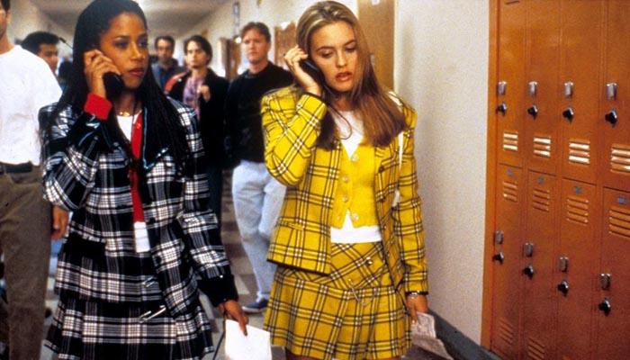 Atriz de “As Patricinhas de Beverly Hills” aparece usando o look do filme 22 anos depois!