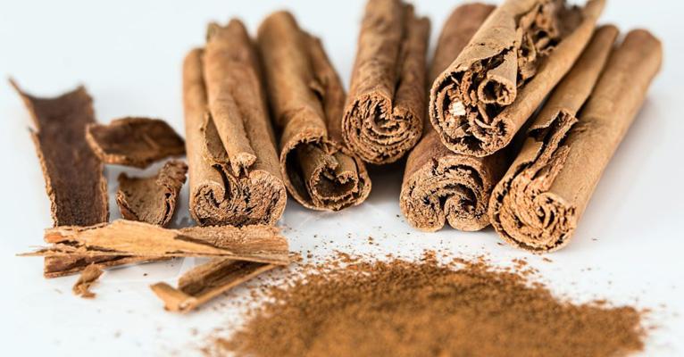 Saiba como a canela pode deixá-la mais bonita gastando pouco