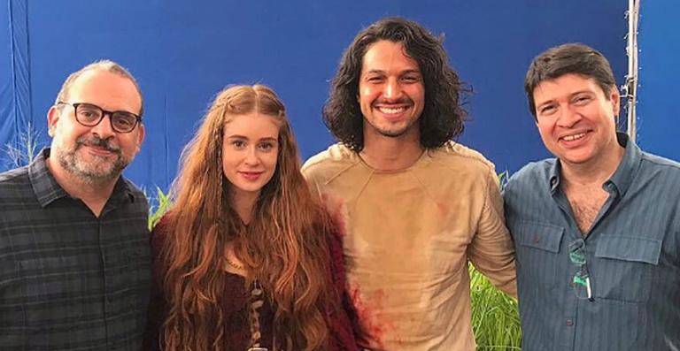 Marina Ruy Barbosa mostra foto nos bastidores de Deus Salve o Rei