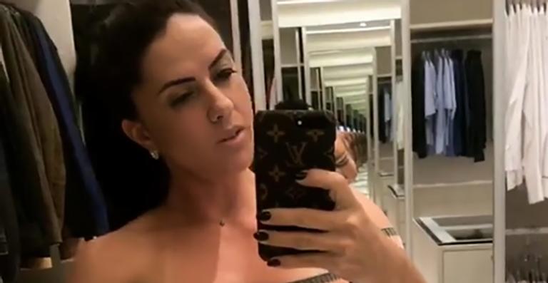 Graciele Lacerda mostra frente e verso usando biquíni para provar que não usou retoques