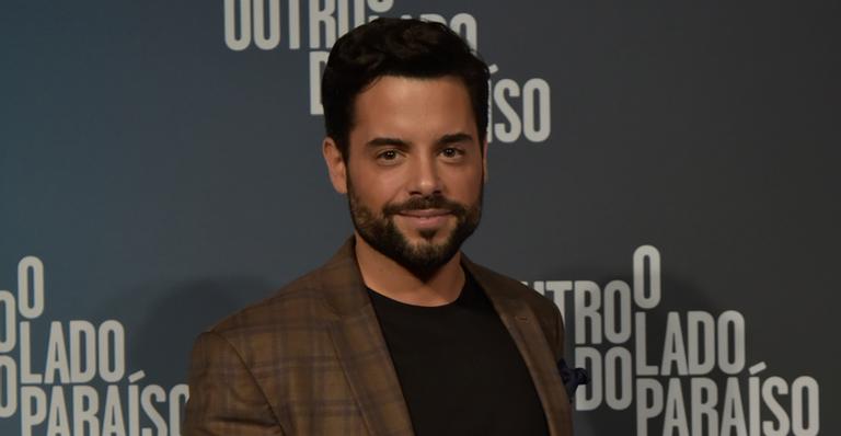 Pedro Carvalho volta a fazer novela no Brasil