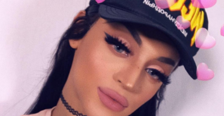 Pabllo Vittar comemora aniversário de 23 anos ao lado da irmã gêmea
