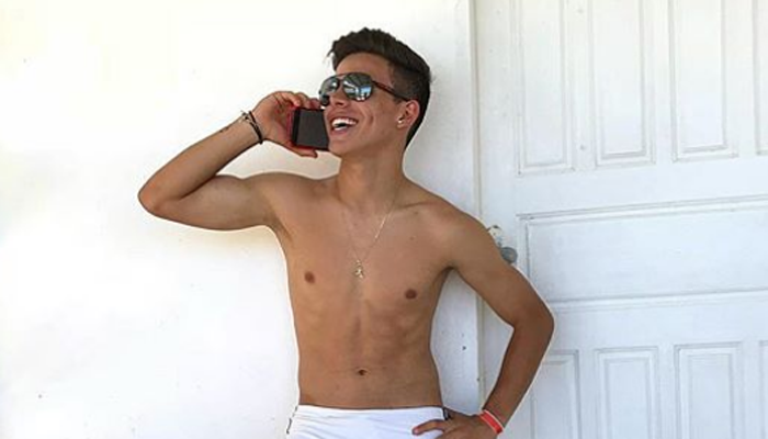 Thomaz Costa, ex-namorado de Larissa Manoela, chama atenção com suas fotos por um detalhe curioso!