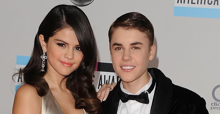 Justin Bieber reage da melhor maneira possível ao ser questionado sobre noivado com Selena Gomez