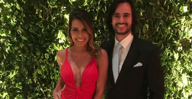 Solange Frazão surge deslumbrante em casamento de amigos em São Paulo