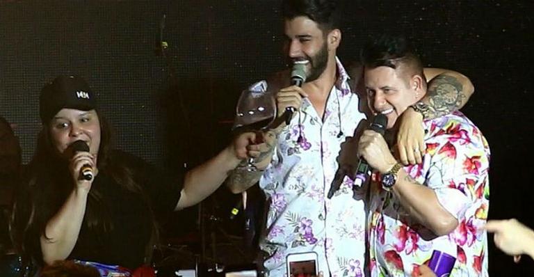 Marrone, da dupla com Bruno, celebra seus 52 anos com festão