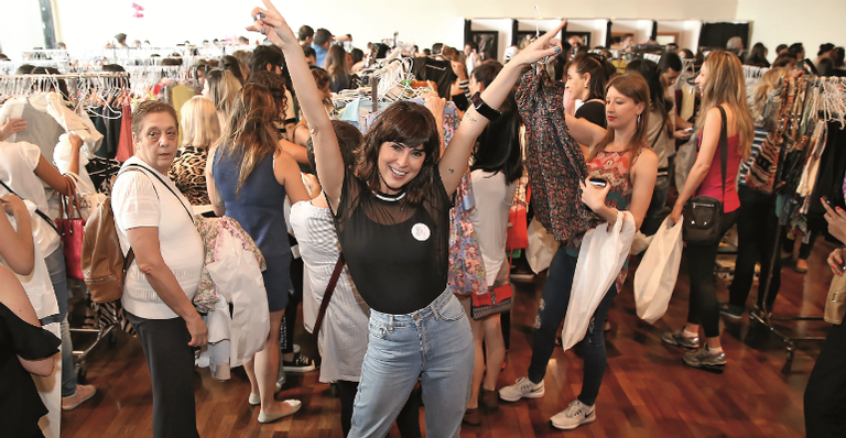 Fernanda Paes Leme promove bazar do bem