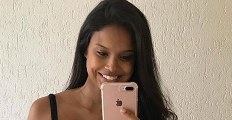 Oito dias após ser mãe, Aline Dias aparece sequinha e surpreende fãs: “Tem certeza que acabou de ganhar um bebê?”