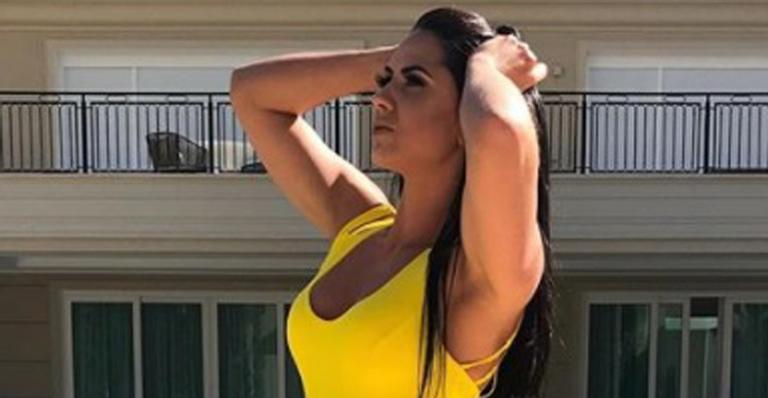 Graciele Lacerda exibe corpão malhado e bumbum durinho em foto sexy com maiô estiloso