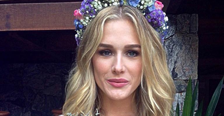 Fiorella Mattheis anuncia venda de vestido de casamento com Flávio Canto