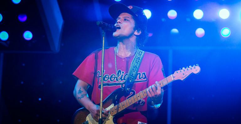 Consagrado, Bruno Mars retorna a São Paulo e faz show impecável em estádio