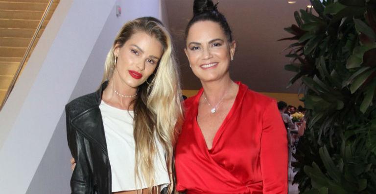 Yasmin e Luiza Brunet prestigiam desfile no Rio de Janeiro