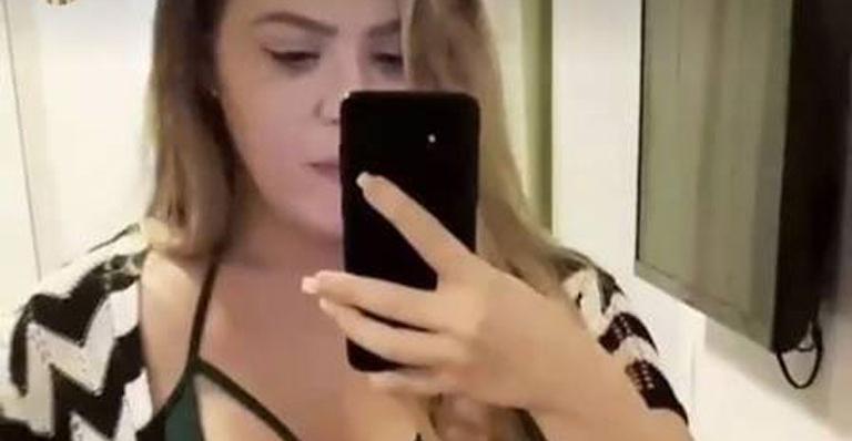 Ex-BBB Paulinha posa de biquíni pela primeira vez após voltar a ganhar peso