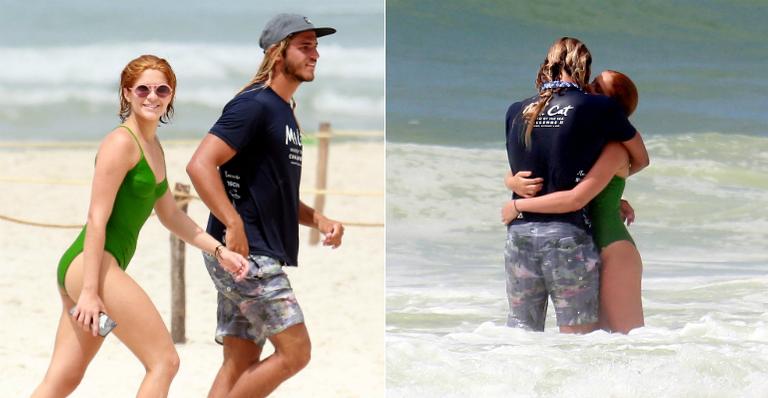 É o amor! Isabella Santoni troca beijos com o surfista Caio Vaz na praia