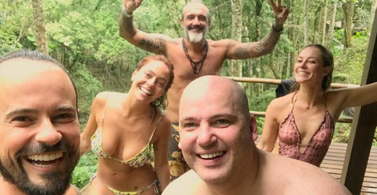 Paolla Oliveira surge em raro clique com o namorado, Rogério Gomes