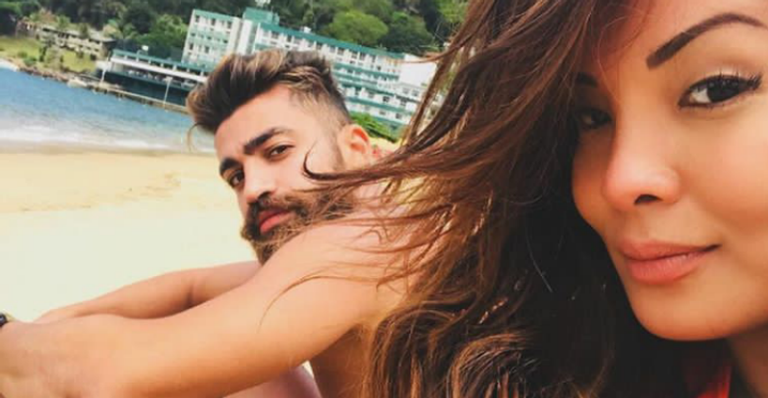 Carol Nakamura se declara ao novo namorado: “Luz que me traz paz”