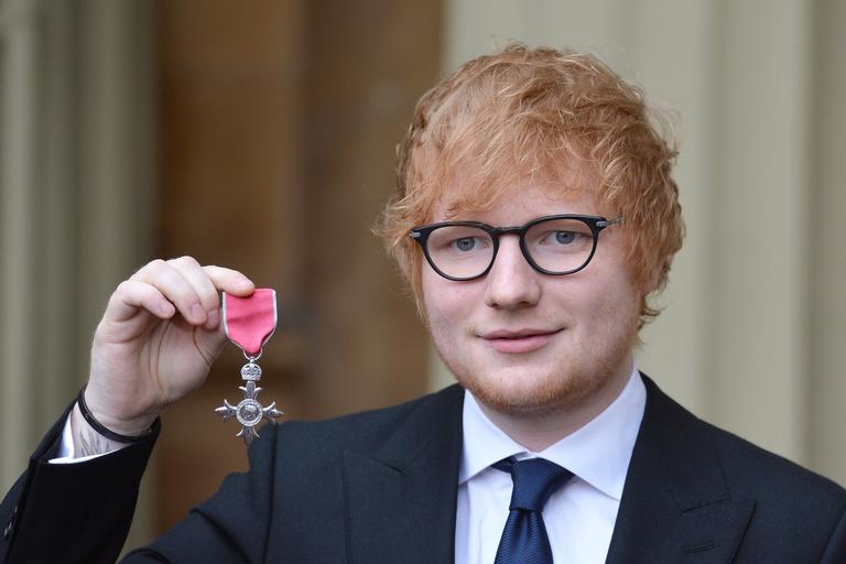 Ed Sheeran recebe homenagem do príncipe Charles / foto: Getty Images