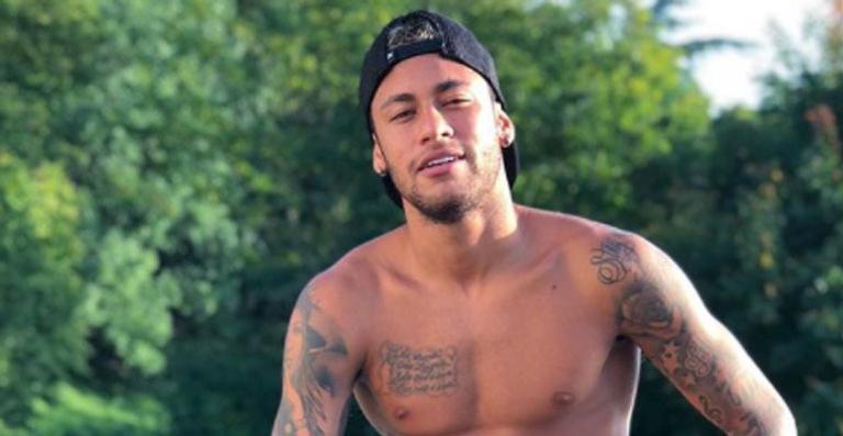 Neymar Jr. cumpre promessa feita em Las Vegas e faz tatuagem inusitada na perna!