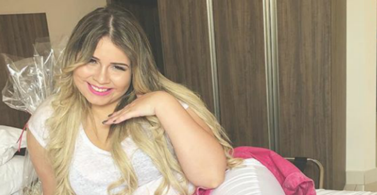 Marília Mendonça surpreeende e se fantasia de Maraísa no carnaval