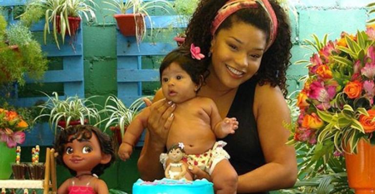 Juliana Alves celebra os três meses da filha, Yolanda