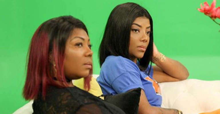 Gêmeas? Ludmilla e sua mãe aparecem idênticas em foto e impressionam os fãs da cantora!