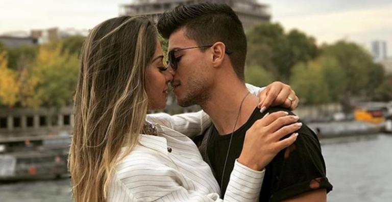 Arthur Aguiar se declara para a amada, Mayra Cardi